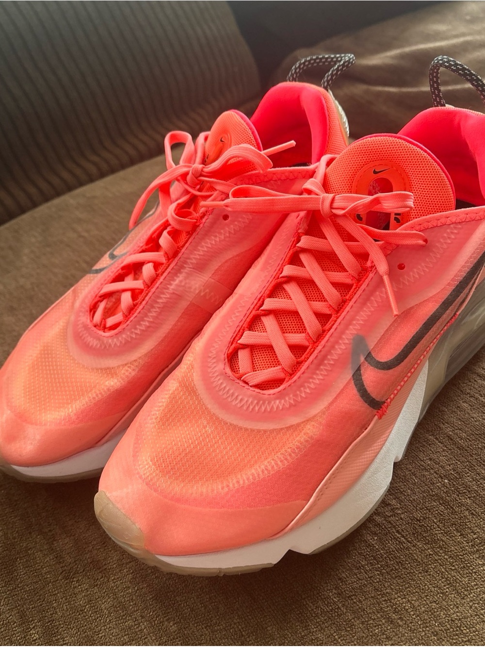 Nike Women’s Coral Lightweight Running Sneakers AirMax 2090 Lava Glow 9.5